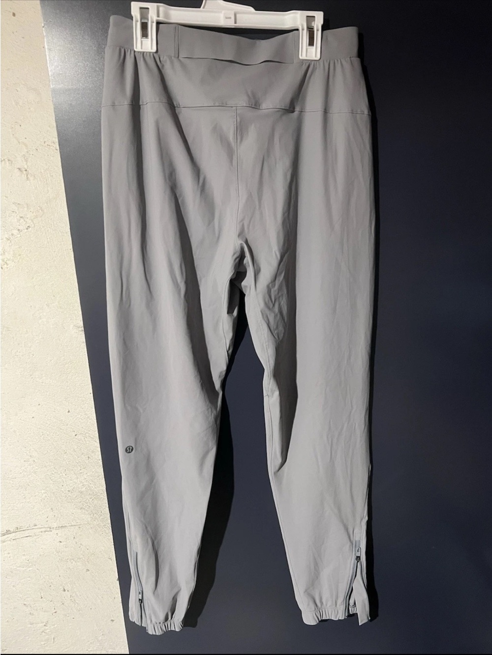 Lululemon Women's Gray Jogger Pants Size S Drawstring Tapered Zip Pocket Stretch